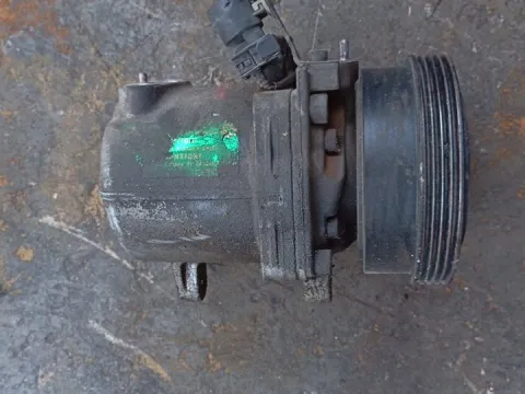 Βάση Συμπιεστή A-C(Κομπρέσορα) για BMW 3 Series (1990 - 1995) (E36)  Βάση Συμπιεστή A-C(Κομπρέσορα) για BMW 3 Series (1990 - 1995) (E36)