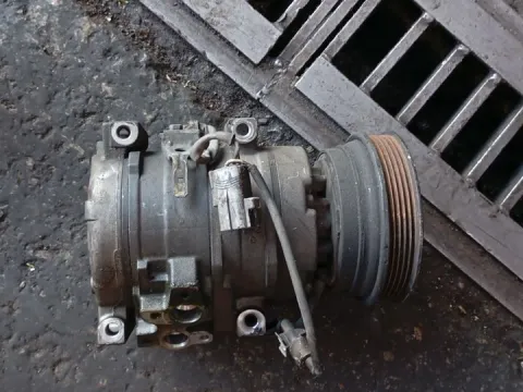 Βάση Συμπιεστή A-C(Κομπρέσορα) για TOYOTA RAV-4 (1994 - 1997) (XA10)  Βάση Συμπιεστή A-C(Κομπρέσορα) για TOYOTA RAV-4 (1994 - 1997) (XA10)