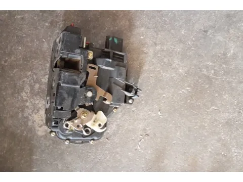 Ηλεκτρομαγνητική Κλειδαριά Εμπρός Δεξιά  8PIN  για VW PASSAT (1997 - 2000) (3B2) , (2000 - 2005) (3B3)  -  Ηλεκτρομαγνητική Κλειδαριά Εμπρός Δεξιά  8PIN  για VW PASSAT (1997 - 2000) (3B2) , (2000 - 2005) (3B3)  -