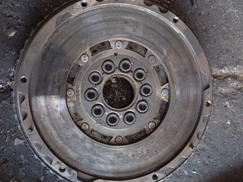 Βολάν Κινητήρα (Σφόνδυλος) F1701 για VOLVO XC90 (2003 - 2006) 2500 (B5254 T2) Petrol 209 Turbo  Βολάν Κινητήρα (Σφόνδυλος) F1701 για VOLVO XC90 (2003 - 2006) 2500 (B5254 T2) Petrol 209 Turbo