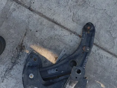 Ψαλίδι Εμπρός Αριστερό για TOYOTA YARIS (2003 - 2005) (XP10) *ΔΒ* Ψαλίδι Εμπρός Αριστερό για TOYOTA YARIS (2003 - 2005) (XP10) *ΔΒ*