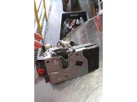 Ηλεκτρομαγνητική Κλειδαριά Πίσω Δεξιά 5PIN για OPEL VECTRA (2002 - 2005) C Hatchback - 5dr  -  Ηλεκτρομαγνητική Κλειδαριά Πίσω Δεξιά 5PIN για OPEL VECTRA (2002 - 2005) C Hatchback - 5dr  -