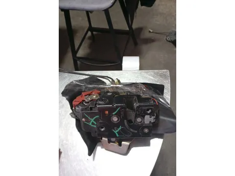 Ηλεκτρομαγνητική Κλειδαριά Πίσω Αριστερή 7pin 8E0839349 για AUDI A4 (2001 - 2005) (8H) (8E) Sedan - 4dr  -  Ηλεκτρομαγνητική Κλειδαριά Πίσω Αριστερή 7pin 8E0839349 για AUDI A4 (2001 - 2005) (8H) (8E) Sedan - 4dr  -