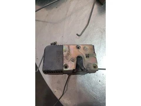 Ηλεκτρομαγνητική Κλειδαριά Εμπρός Δεξιά 9pin για PEUGEOT 206 (1998 - 2002) (2A) (2C) (T3E)  -  Ηλεκτρομαγνητική Κλειδαριά Εμπρός Δεξιά 9pin για PEUGEOT 206 (1998 - 2002) (2A) (2C) (T3E)  -