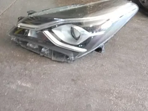 Φανάρι Εμπρός Αριστερό Σπασμένες Βάσεις για TOYOTA YARIS (2015 - 2017)  Φανάρι Εμπρός Αριστερό Σπασμένες Βάσεις για TOYOTA YARIS (2015 - 2017)