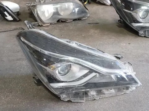 Φανάρι Εμπρός Δεξί Ελαττωματικό LED για TOYOTA YARIS (2017 - 2020)  Φανάρι Εμπρός Δεξί Ελαττωματικό LED για TOYOTA YARIS (2017 - 2020)