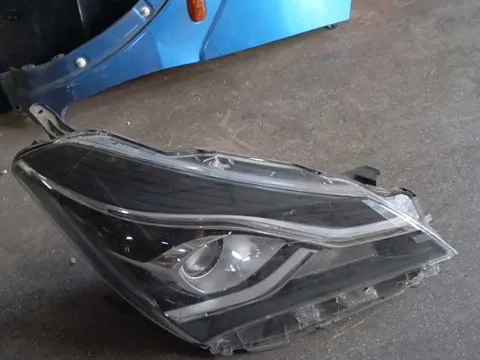 Φανάρι Εμπρός Δεξί Ελαττωματικό LED Σπασμένη Βάση για TOYOTA YARIS (2017 - 2020) Hatchback - 5dr  Φανάρι Εμπρός Δεξί Ελαττωματικό LED Σπασμένη Βάση για TOYOTA YARIS (2017 - 2020) Hatchback - 5dr