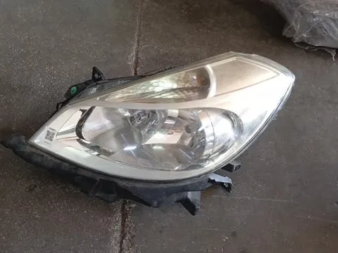 Φανάρι Εμπρός Αριστερό Ελαττωματικό  για RENAULT CLIO (2006 - 2009) (BR_) (CR_)  Φανάρι Εμπρός Αριστερό Ελαττωματικό  για RENAULT CLIO (2006 - 2009) (BR_) (CR_)
