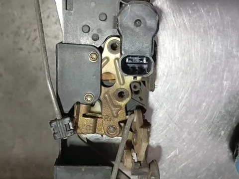 Ηλεκτρομαγνητική Κλειδαριά Πίσω Δεξιά 4pin για ALFA ROMEO 156 (1997 - 2003) (932)  Ηλεκτρομαγνητική Κλειδαριά Πίσω Δεξιά 4pin για ALFA ROMEO 156 (1997 - 2003) (932)