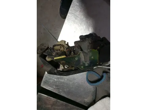 Ηλεκτρομαγνητική Κλειδαριά Πίσω Δεξιά 4pin για ALFA ROMEO 156 (1997 - 2003) (932)  -  Ηλεκτρομαγνητική Κλειδαριά Πίσω Δεξιά 4pin για ALFA ROMEO 156 (1997 - 2003) (932)  -