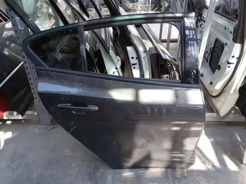 Πόρτα Πίσω Δεξιά (Όχι Πολύ Καθαρή) για FORD FOCUS (2018 - ) *Γ* Πόρτα Πίσω Δεξιά (Όχι Πολύ Καθαρή) για FORD FOCUS (2018 - ) *Γ*