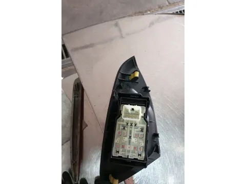 Διακόπτης Παραθύρων Κεντρικός Αριστερής 2πλός 6pin 193114 για PEUGEOT 108 (2014 - 2021)  -  Διακόπτης Παραθύρων Κεντρικός Αριστερής 2πλός 6pin 193114 για PEUGEOT 108 (2014 - 2021)  -