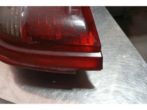 Φανάρι Πίσω Δεξί Χωρίς Πλακέτα Ραγισμένο για TOYOTA AVENSIS (1997 - 2000) (T220)  - 