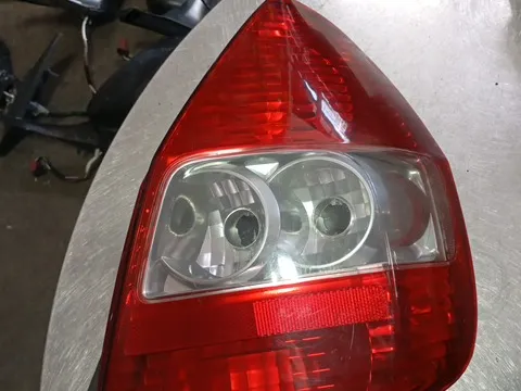 Φανάρι Πίσω Δεξί Ελαττωματικό  για HONDA JAZZ (2002 - 2005) (GD)  Φανάρι Πίσω Δεξί Ελαττωματικό  για HONDA JAZZ (2002 - 2005) (GD)