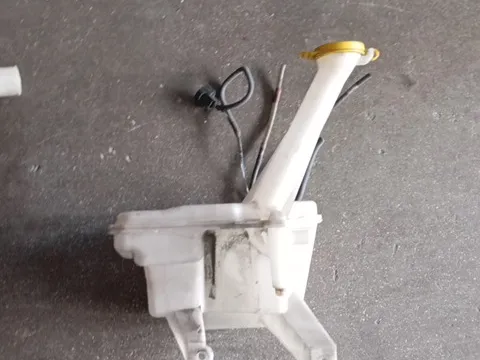 Δοχείο Υαλοκαθαριστήρων Με Μοτέρ για TOYOTA YARIS (2012 - 2014) ( )  Δοχείο Υαλοκαθαριστήρων Με Μοτέρ για TOYOTA YARIS (2012 - 2014) ( )