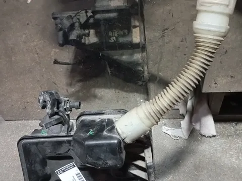 Δοχείο Υαλοκαθαριστήρων Με Μοτέρ 6R0955453D για SKODA FABIA (2015 - 2018) (NJ)  Δοχείο Υαλοκαθαριστήρων Με Μοτέρ 6R0955453D για SKODA FABIA (2015 - 2018) (NJ)