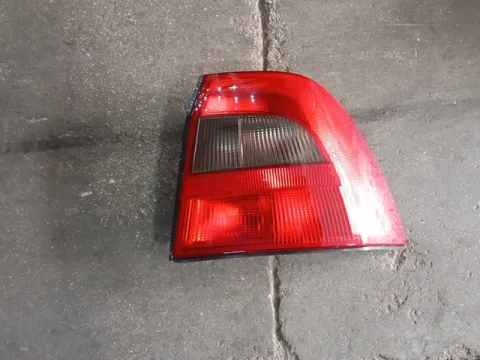 Φανάρι Πίσω Δεξί Φιμέ Ιμιτασιόν για OPEL VECTRA (1999 - 2002) B Sedan - 4dr  Φανάρι Πίσω Δεξί Φιμέ Ιμιτασιόν για OPEL VECTRA (1999 - 2002) B Sedan - 4dr