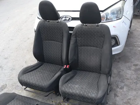 Καθίσματα Σετ Εμπρός Με Αερόσακους για TOYOTA YARIS (2015 - 2017) *Νέα Γενιά* Καθίσματα Σετ Εμπρός Με Αερόσακους για TOYOTA YARIS (2015 - 2017) *Νέα Γενιά*