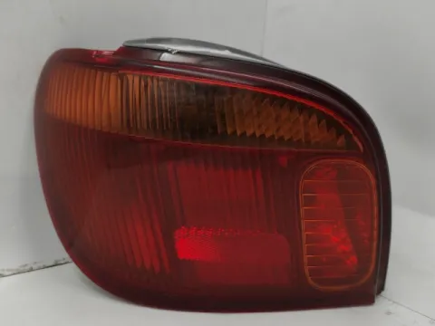 Φανάρι Πίσω Αριστερό Με Φίσα για TOYOTA YARIS (2003 - 2005) (XP10) Φανάρι Πίσω Αριστερό Με Φίσα για TOYOTA YARIS (2003 - 2005) (XP10)