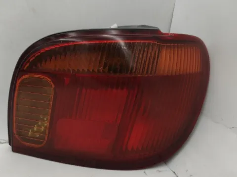Φανάρι Πίσω Δεξί Με Φίσα για TOYOTA YARIS (2003 - 2005) (XP10) Φανάρι Πίσω Δεξί Με Φίσα για TOYOTA YARIS (2003 - 2005) (XP10)