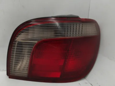 Φανάρι Πίσω Δεξί (Με Φίσα) για TOYOTA YARIS (1999 - 2002) (XP10) Φανάρι Πίσω Δεξί (Με Φίσα) για TOYOTA YARIS (1999 - 2002) (XP10)