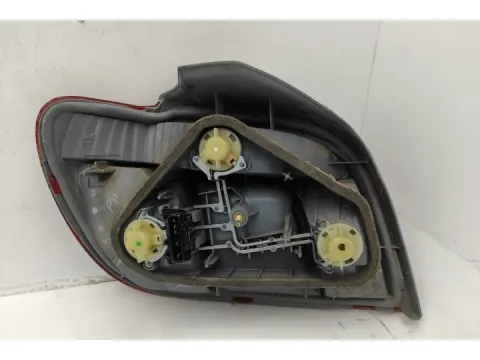 Φανάρι Πίσω Δεξί (Με Φίσα) για TOYOTA YARIS (1999 - 2002) (XP10) - 