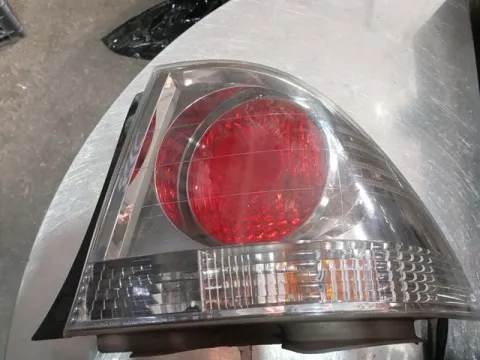 Φανάρι Πίσω Δεξί Ραγισμένο για LEXUS IS (1999 - 2005) (XE10) Sedan - 4dr , (2002 - 2005) (XE10) Hatchback - 5dr 