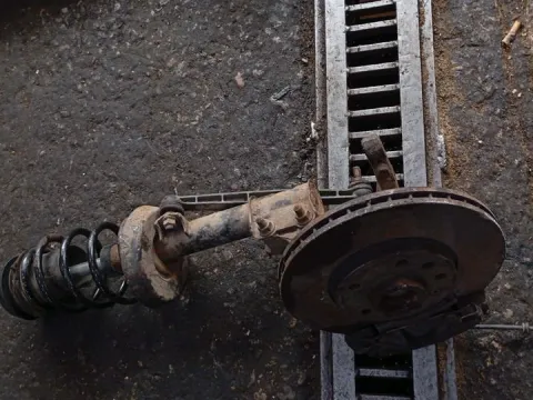 Άκρο Πλήρες Εμπρός Αριστερό Με ABS 3 μπούλονο για OPEL VECTRA (1996 - 1998) B Italy