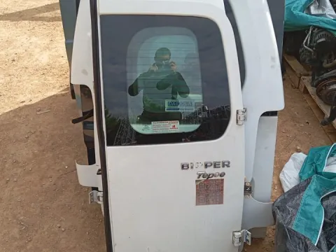 Πόρτα Πίσω Δεξιά Δίφυλλη Με Τζάμι για PEUGEOT BIPPER (2008 -) (AA_) Mini Van , FIAT QUBO (2008 - 2016) MPV - ΠΟΛΥΜΟΡΦΙΚΑ - 5dr , FIORINO (2008 - 2016) , CITROEN NEMO (2008 - ) II *Γ*