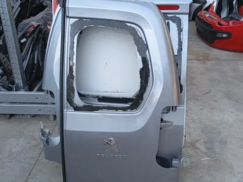 Πόρτα Πίσω Δεξιά Δίφυλλη Με Τζάμι (Σπασμένο Τζάμι) για PEUGEOT RIFTER (2018 - ) *Γ*