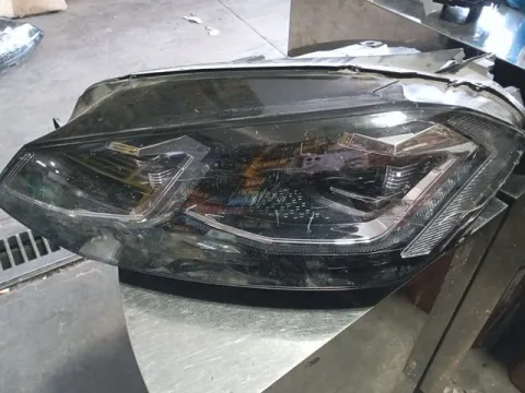 Φανάρι Εμπρός Αριστερό Xenon Ραγισμένο και Σπασμένη Βάση για VW GOLF (2013 - 2016) Mk7 (5G) Hatchback - 5dr Sportsvan , Hatchback - 3dr 