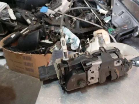 Ηλεκτρομαγνητική Κλειδαριά Εμπρός Αριστερή 6pin για CITROEN C3 (2017 - 2020) Hatchback - 5dr 