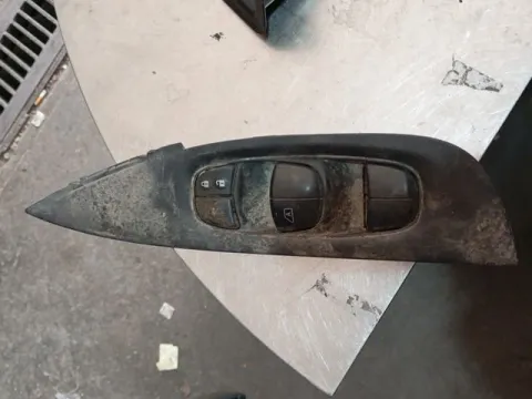 Διακόπτης Παραθύρων Κεντρικός Αριστερής 4πλός 16+3pin  για NISSAN QASHQAI (2014 - 2017) ( J11 ) 