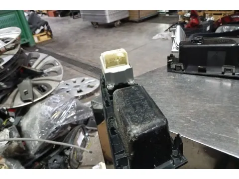 Διακόπτης Παραθύρων Κεντρικός Αριστερής 2πλός 10pin για TOYOTA YARIS (2015 - 2017)  - 