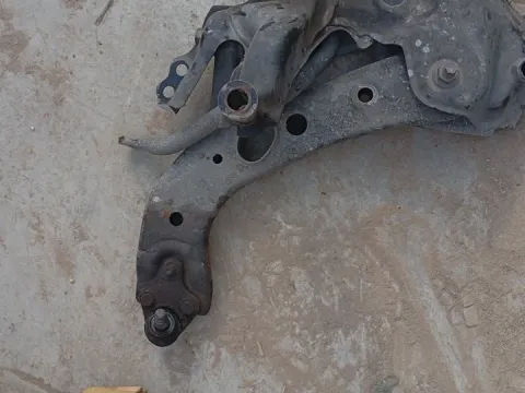 Ψαλίδι Εμπρός Αριστερό για TOYOTA RAV-4 (2006 - 2009) (XA30) 2000 (1AZ-FE) petrol 152 (ACA30) VVT - i *ΔΒ* Italy