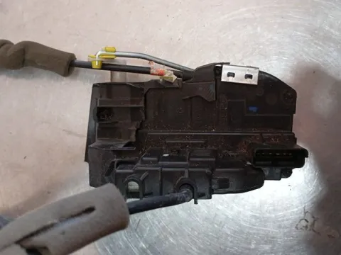 Ηλεκτρομαγνητική Κλειδαριά Εμπρός Αριστερή 6pin  για NISSAN QASHQAI (2014 - 2017) ( J11 ) SUV - ΕΚΤΟΣ ΔΡΟΜΟΥ - 5dr , RENAULT KADJAR (2016 - ) SUV- ΕΚΤΟΣ ΔΡΟΜΟΥ - 5dr 