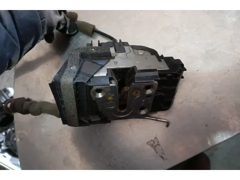 Ηλεκτρομαγνητική Κλειδαριά Εμπρός Αριστερή 6pin  για NISSAN QASHQAI (2014 - 2017) ( J11 ) SUV - ΕΚΤΟΣ ΔΡΟΜΟΥ - 5dr , RENAULT KADJAR (2016 - ) SUV- ΕΚΤΟΣ ΔΡΟΜΟΥ - 5dr  - 