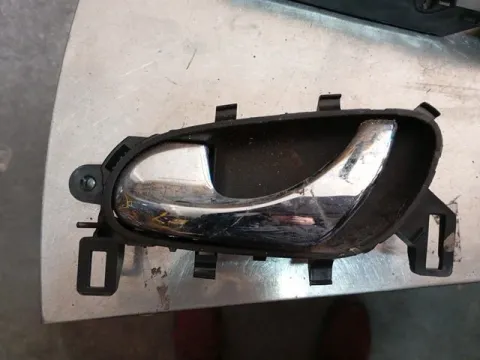 Πετούγια Πόρτας Εσωτερική Εμπρός Αριστερή για NISSAN QASHQAI (2014 - 2017) ( J11 ) SUV - ΕΚΤΟΣ ΔΡΟΜΟΥ - 5dr , RENAULT KADJAR (2016 - ) SUV- ΕΚΤΟΣ ΔΡΟΜΟΥ - 5dr 