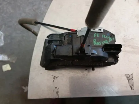 Ηλεκτρομαγνητική Κλειδαριά Εμπρός Αριστερή 3pin  για NISSAN QASHQAI (2014 - 2017) ( J11 ) SUV - ΕΚΤΟΣ ΔΡΟΜΟΥ - 5dr , RENAULT KADJAR (2016 - ) SUV- ΕΚΤΟΣ ΔΡΟΜΟΥ - 5dr 