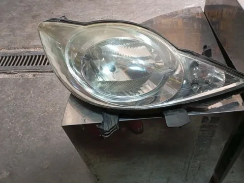 Φανάρι Εμπρός Δεξί Ραγισμένο για PEUGEOT 107 (2006 - 2009) 