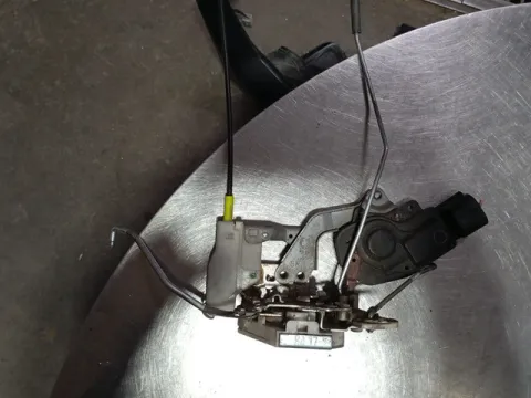 Ηλεκτρομαγνητική Κλειδαριά Εμπρός Δεξιά  2pin για CITROEN C1 (2005 - 2008) (P) , PEUGEOT 107 (2006 - 2009) , TOYOTA AYGO (2005 - 2009) (B10) 