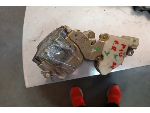 Ηλεκτρομαγνητική Κλειδαριά Εμπρός Δεξιά 2pin για NISSAN PRIMERA (1990 - 1993) (P10) , (1994 - 1996) (P10)  - 