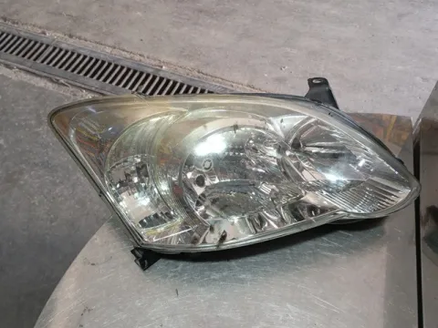 Φανάρι Εμπρός Δεξί Με Σπασμένη Βάση για TOYOTA COROLLA (2004 - 2007) (E120) Hatchback - 5dr (KM22) 