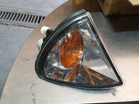 Φλας Εμπρός Δεξί Λευκό Ιμιτασιόν  για TOYOTA AVENSIS (2000 - 2003) (T220) 