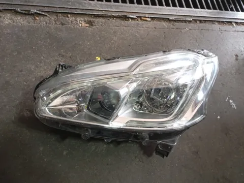 Φανάρι Εμπρός Αριστερό LED Με Προβολέα Σπασμένη Βάση για PEUGEOT 208 (2012 - 2016) ( ) 