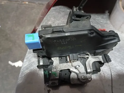 Ηλεκτρομαγνητική Κλειδαριά Εμπρός Αριστερή 9pin για VW JETTA (2005 - 2011) (1K2) Sedan - 4dr , AUDI A3 (2005 - 2008) (8P) Sportback - 5dr , A8 (2002 - 2008) (4E) 