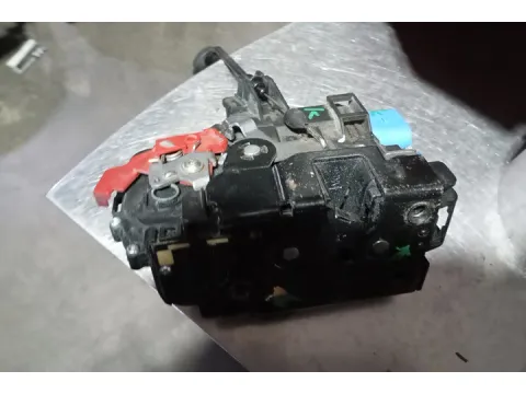 Ηλεκτρομαγνητική Κλειδαριά Εμπρός Αριστερή 9pin για VW JETTA (2005 - 2011) (1K2) Sedan - 4dr , AUDI A3 (2005 - 2008) (8P) Sportback - 5dr , A8 (2002 - 2008) (4E)  - 