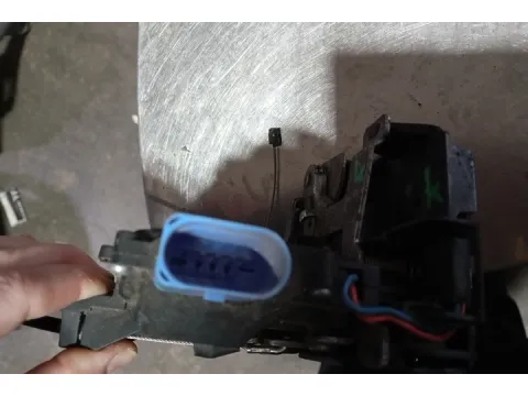 Ηλεκτρομαγνητική Κλειδαριά Εμπρός Αριστερή 9pin για VW JETTA (2005 - 2011) (1K2) Sedan - 4dr , AUDI A3 (2005 - 2008) (8P) Sportback - 5dr , A8 (2002 - 2008) (4E)  - 