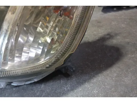 Φανάρι Εμπρός Αριστερό Ελαττωματικό + Σπασμένη Βάση για TOYOTA YARIS (2003 - 2005) (XP10)  - 