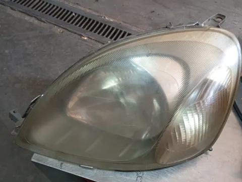 Φανάρι Εμπρός Αριστερό Με Εξωτερικό Μοτέρ Με Σπασμένη Βάση για TOYOTA YARIS (1999 - 2002) (XP10) 